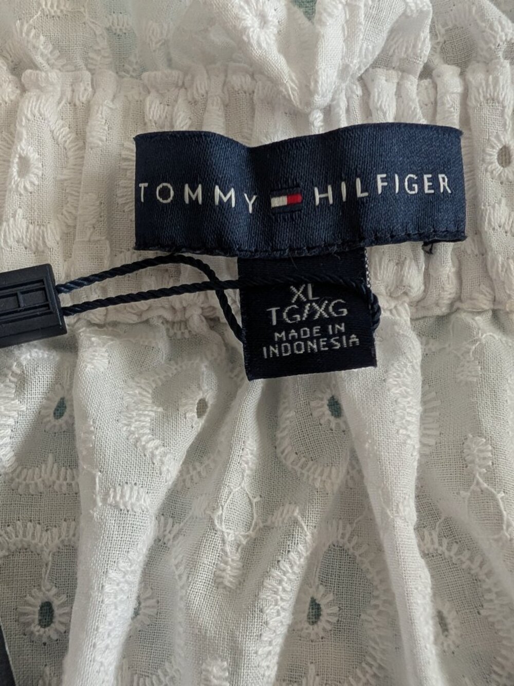 Tommy Hilfiger 100% Cotton Eyelet - White XL (NWT) - Picture 9 of 9